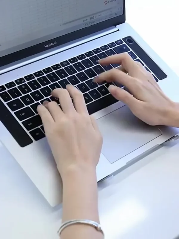 my-11110105-7r98o-ly23t4c1pwgrdd.webp Adjustable Aluminium Alloy Laptop Stand Foldable Notebook Holder with Free Storage Bag for Typing Cooling